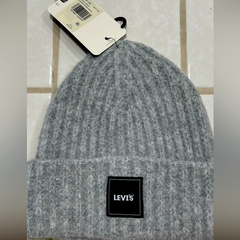 Brand new with tags Levi’s winter hat gray